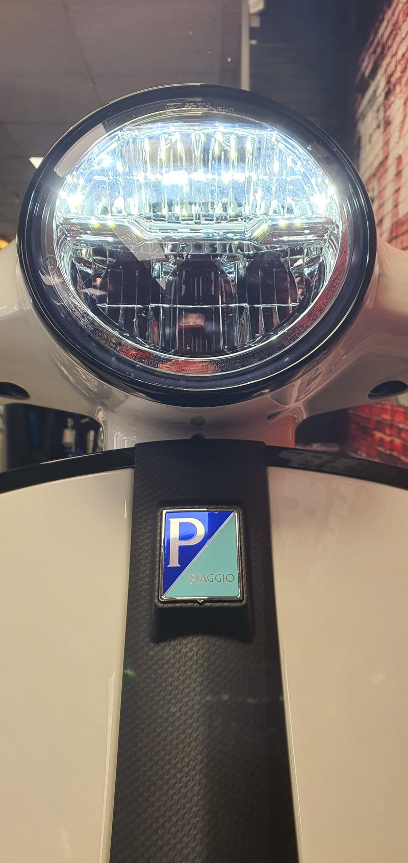 2023 Vespa GTS300 SuperSport RST22 HPE Bianco Innocente. Keyless Model.